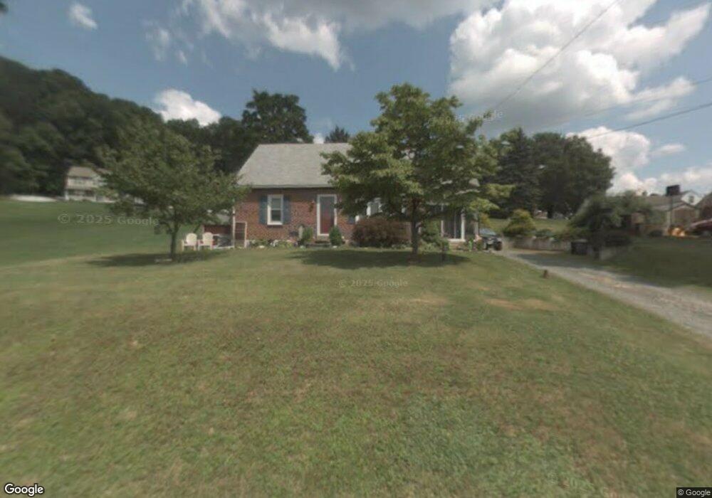 818 Unger Ln, Boyertown, PA 19512 - photo 1