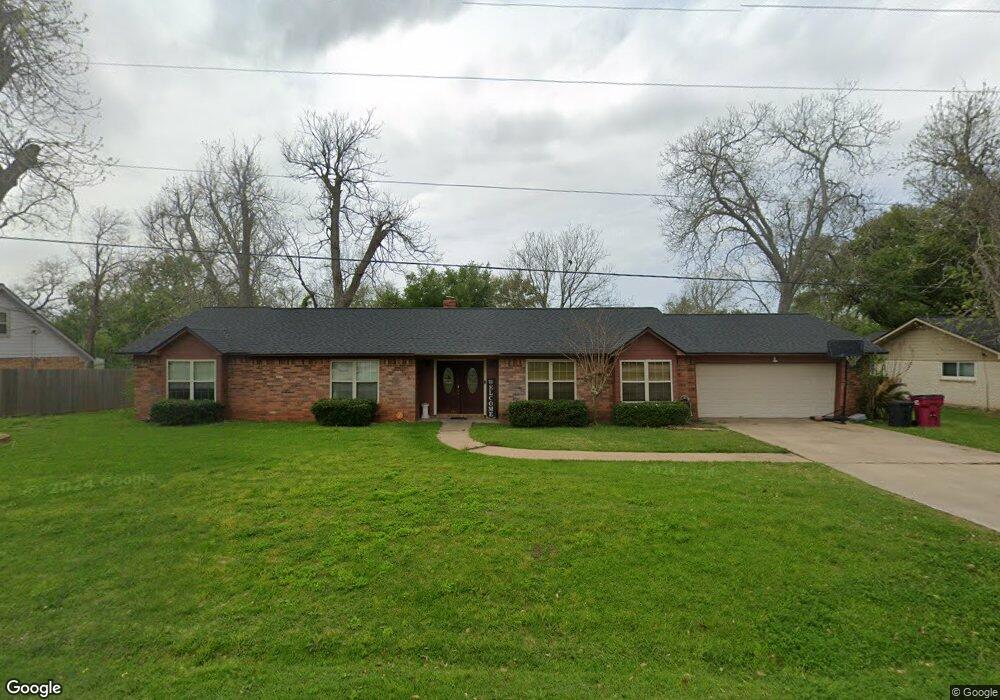 182 Nueces St, Bay City, TX 77414 - photo 1