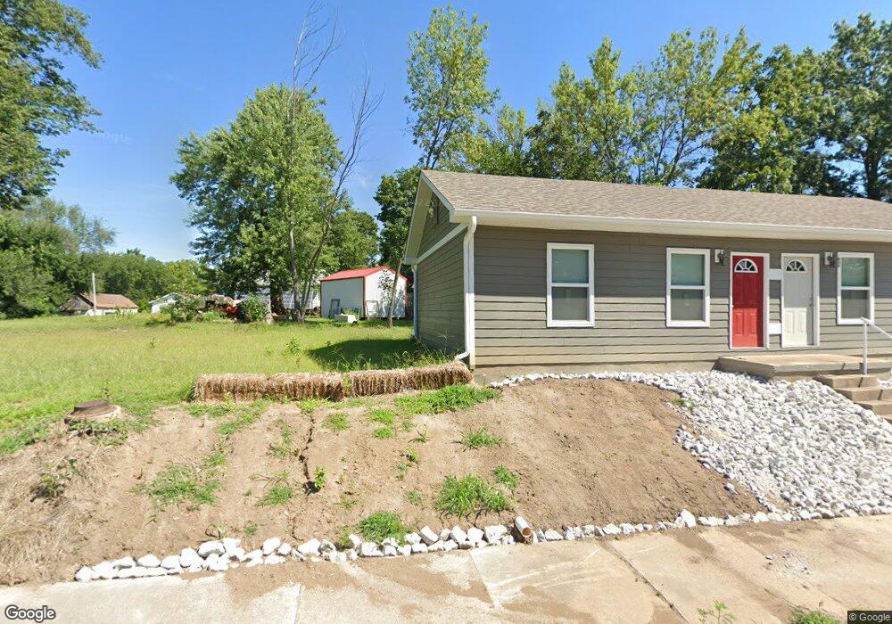 943 W End Place, Moberly, MO 65270 - photo 1