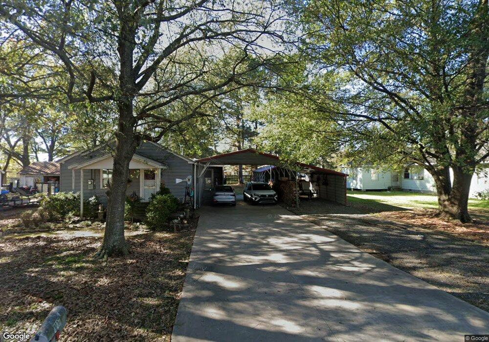 1019 N Maple St, Stuttgart, AR 72160 - photo 1