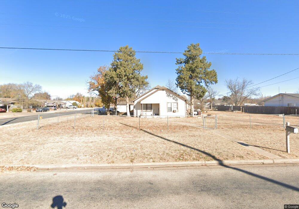 2512 W 10th St, Plainview, TX 79072 - photo 1