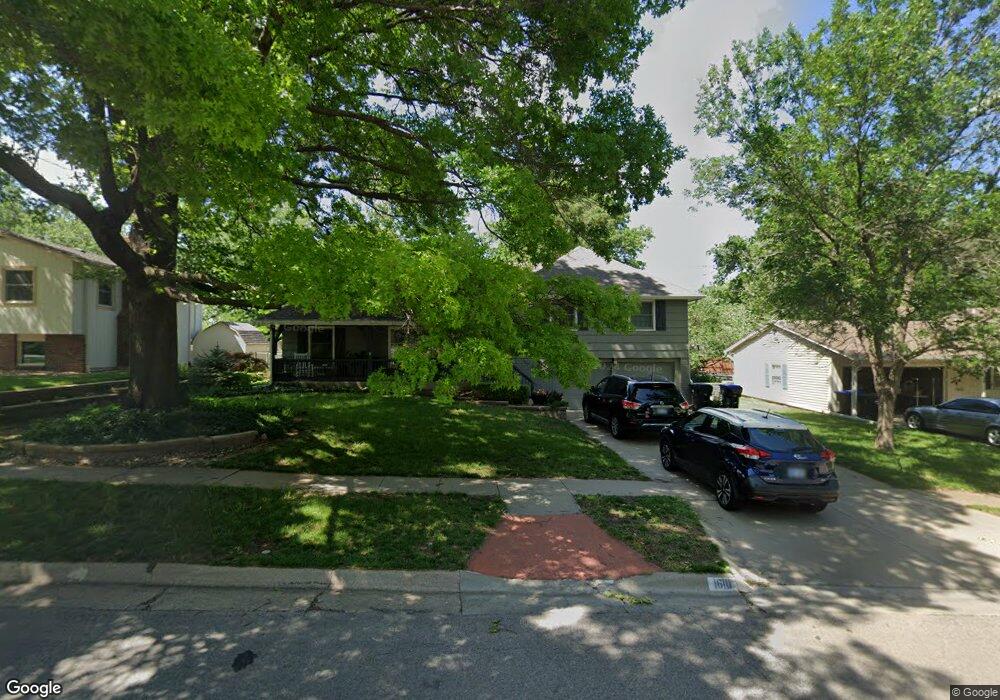1610 SW 30th St, Topeka, KS 66611 - photo 1