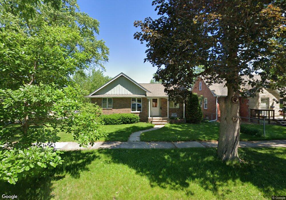 1027 W 9th St, Cedar Falls, IA 50613 - photo 1