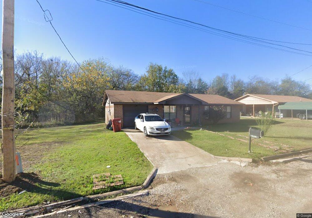 1313 N Lambert St, Hugo, OK 74743 - photo 1