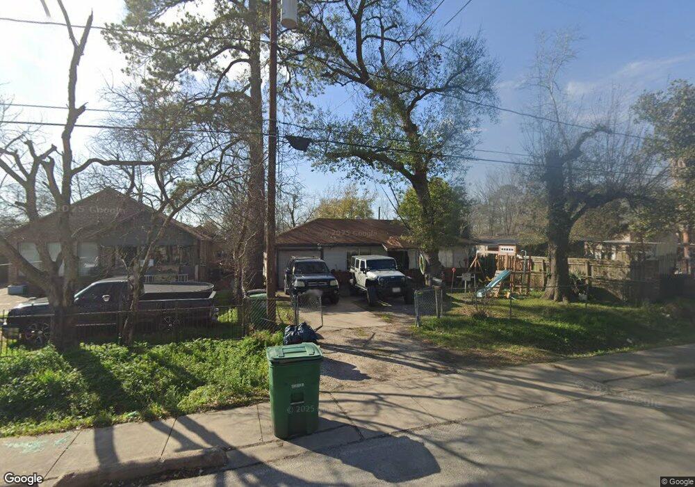 7827 Appleton St, Houston, TX 77022 - photo 1