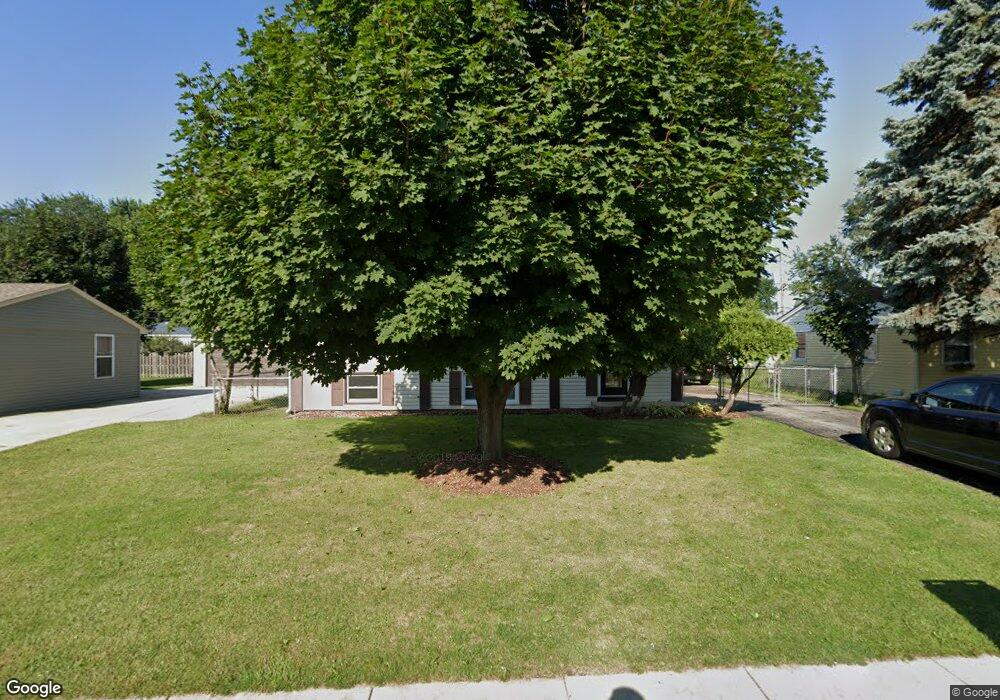 138 Pecos Cir, Carpentersville, IL 60110 - photo 1