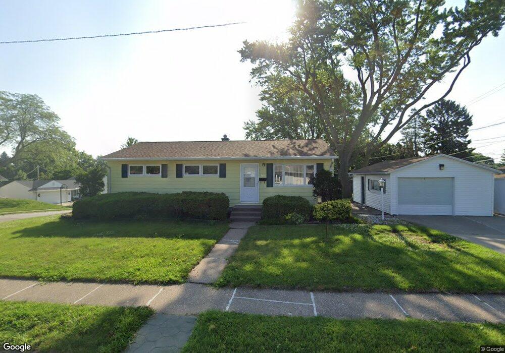 2741 Fillmore Ln, Davenport, IA 52804 - photo 1