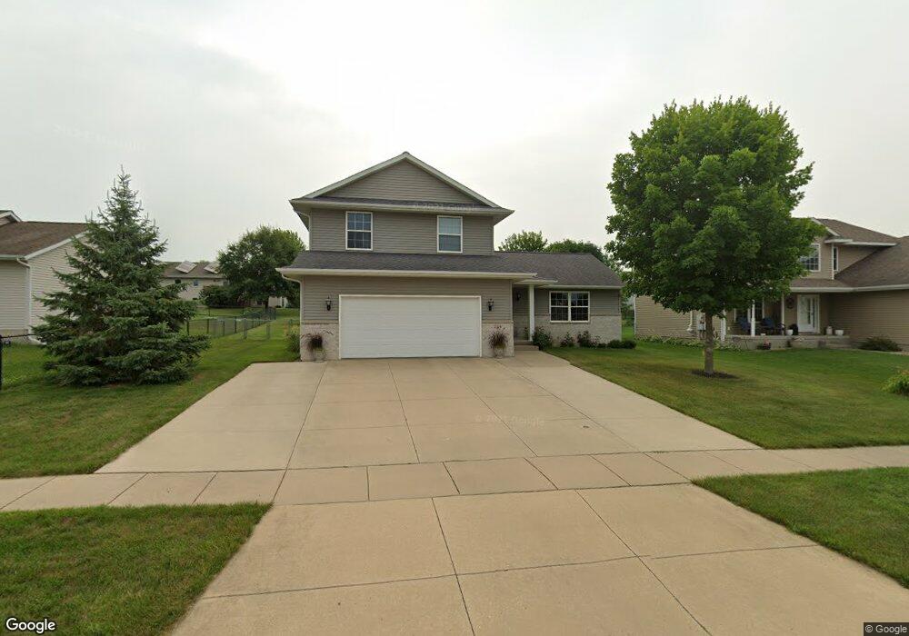254 Crestview Dr, Center Point, IA 52213 - photo 1