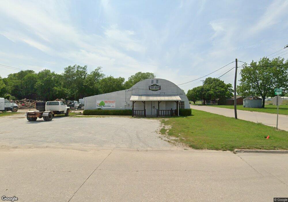 1529 N Dixon St, Gainesville, TX 76240 - photo 1