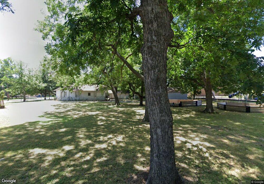 933 N Commerce St, Gainesville, TX 76240 - photo 1