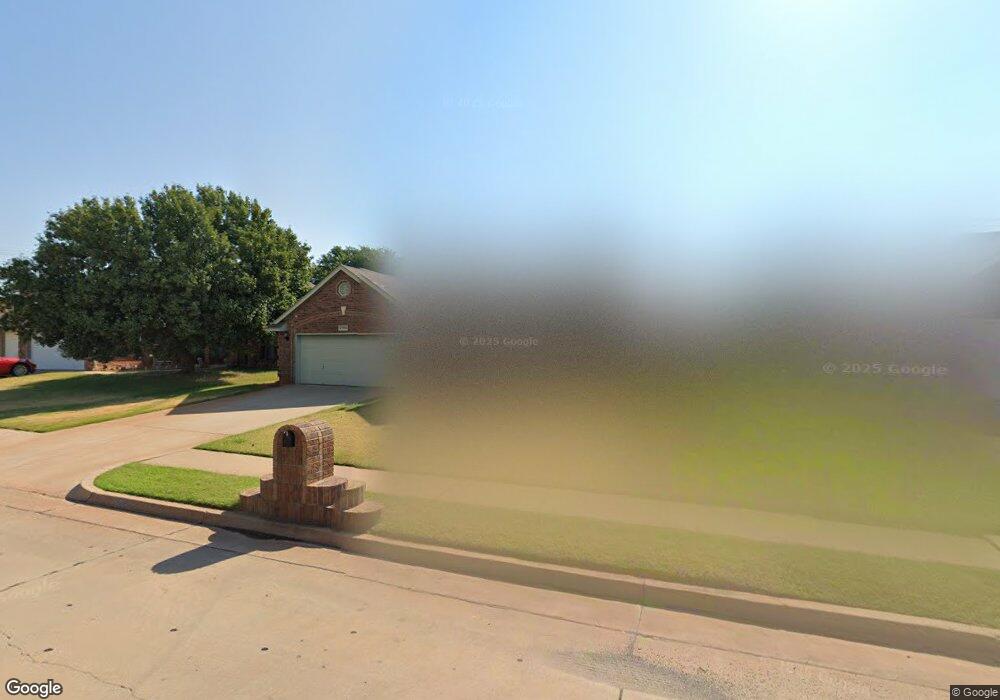 2704 E Hills Dr, Moore, OK 73160 - photo 1