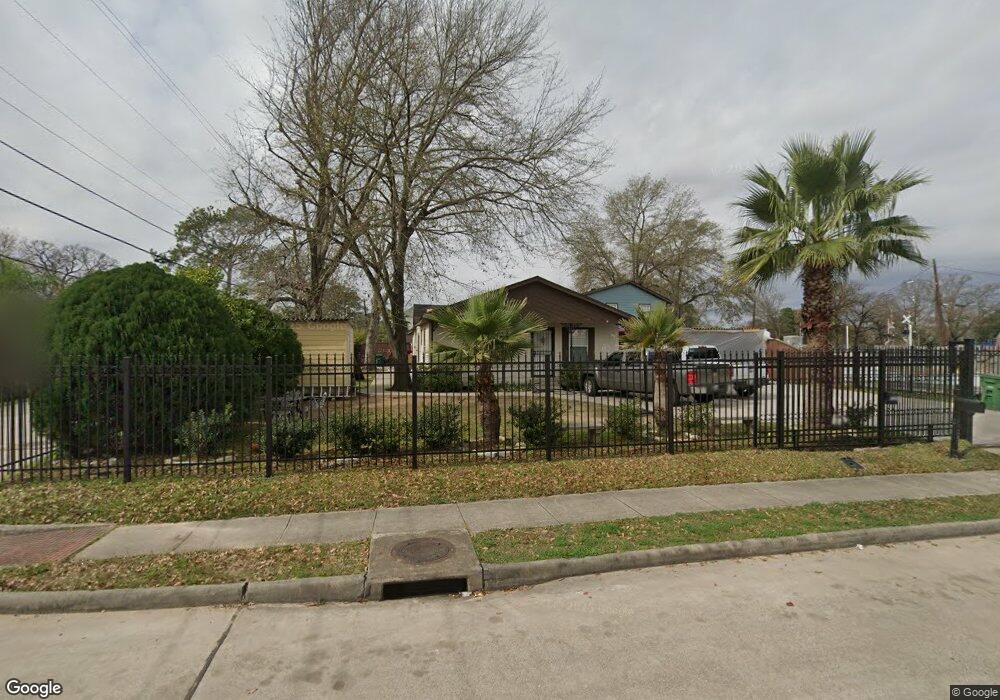 3501 Golf Dr, Houston, TX 77018 - photo 1