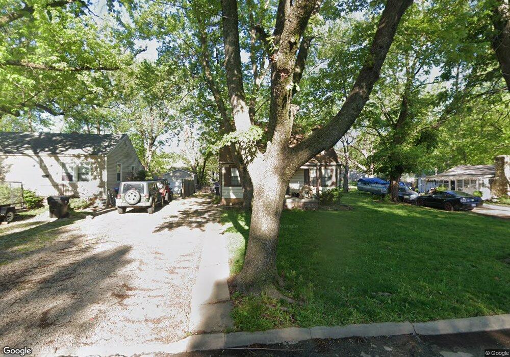 931 SW Hedgewood Ave, Topeka, KS 66606 - photo 1