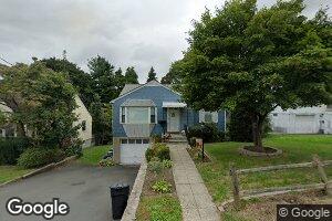 33 Entrance Way, Valhalla, NY 10595