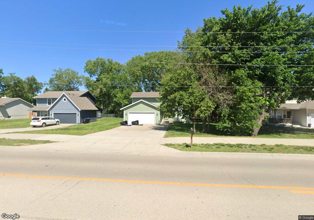 3210 SW Urish Rd, Topeka, KS 66614 - photo 1