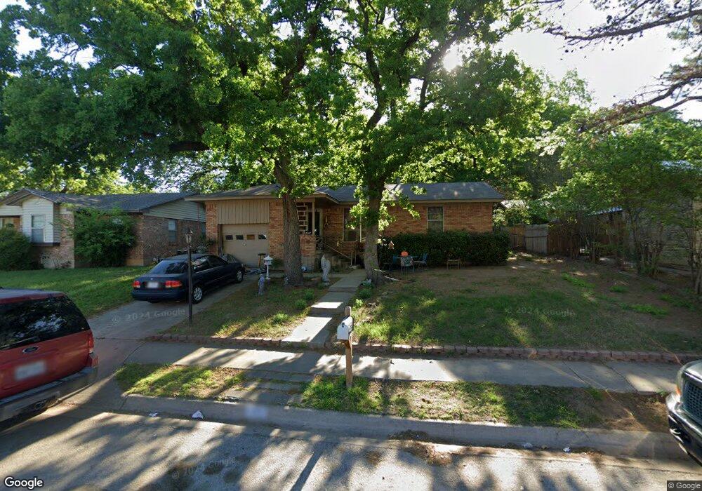 1907 Mercedes Rd, Denton, TX 76205 - photo 1