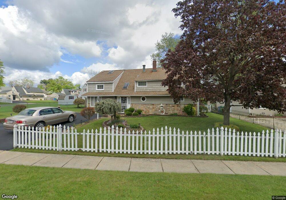 27 Roundabout Ln, Levittown, PA 19055 - photo 1