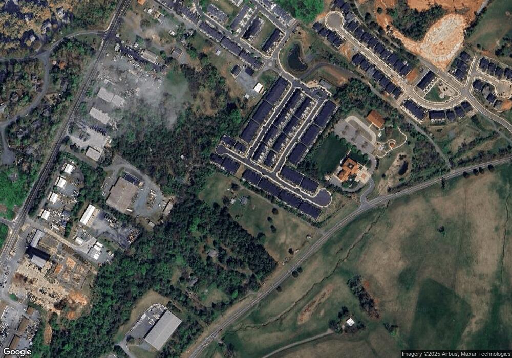 3634 Moffat St unit 29, Scottsville, VA 22902 - photo 1