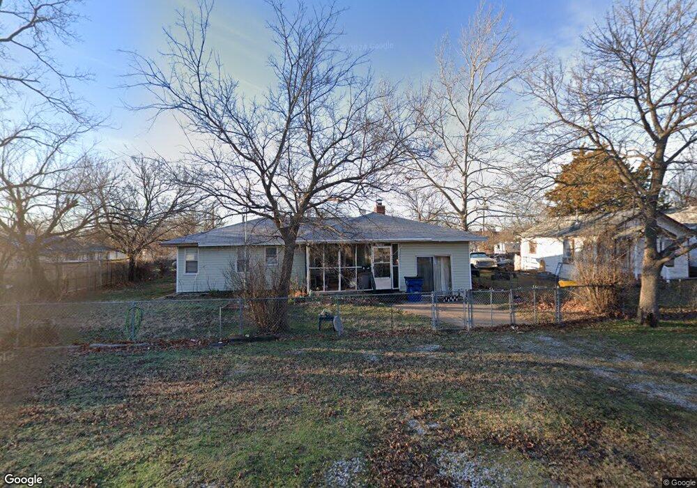 106 W E Ave, Cache, OK 73527 - photo 1