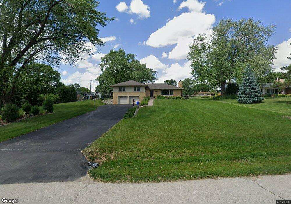 12600 Wrayburn Rd, Elm Grove, WI 53122 - photo 1
