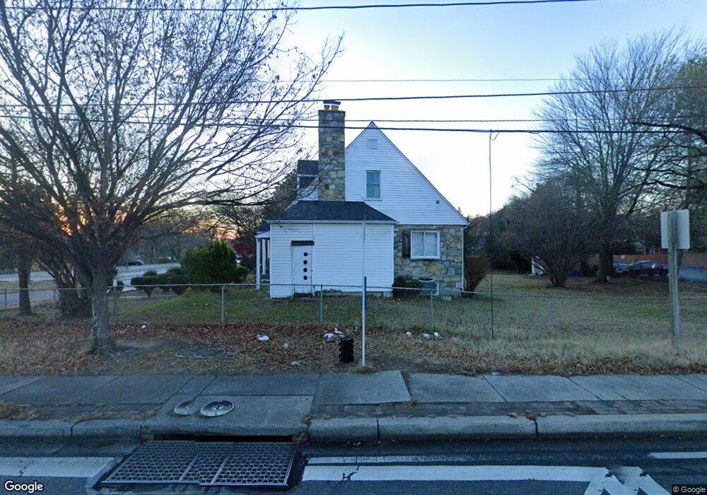 5301 Greenway Dr, Hyattsville, MD 20781 - photo 1