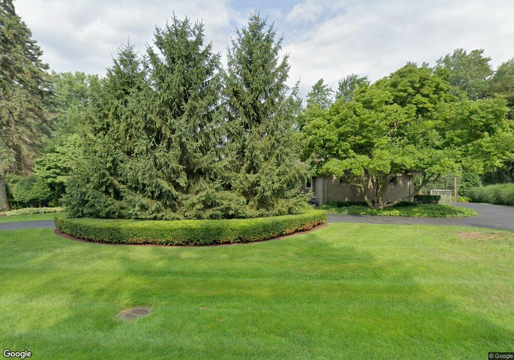 5716 Roundhill Rd, Bloomfield Hills, MI 48301 - photo 1