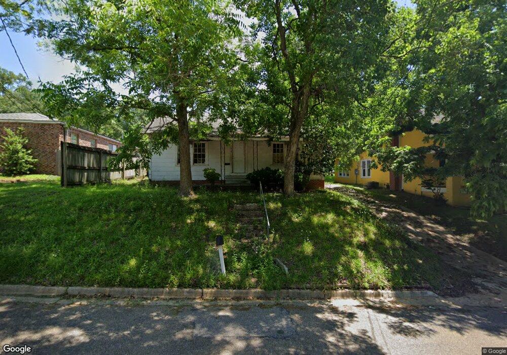 1043 N 15th Ave, Laurel, MS 39440 - photo 1