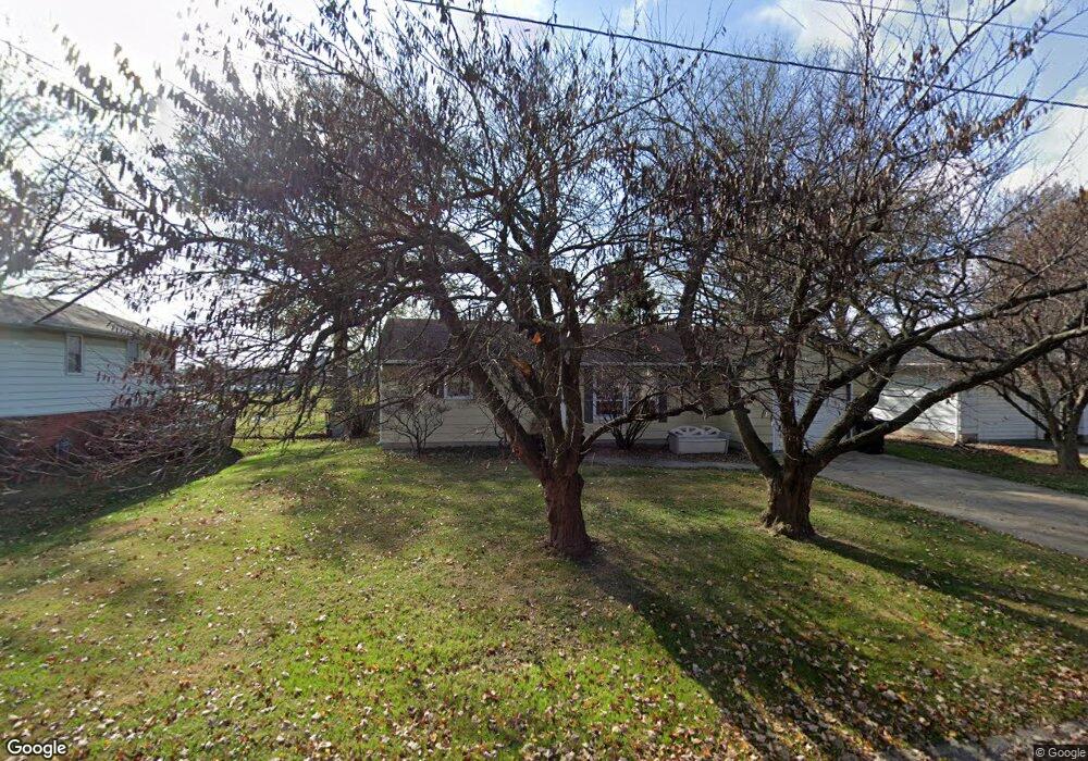 801 Holiday Dr, Effingham, IL 62401 - photo 1