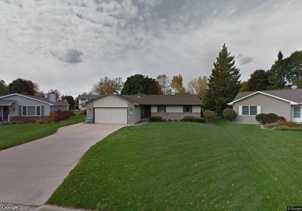 2400 W Wintergreen Dr, Appleton, WI 54914 - photo 1