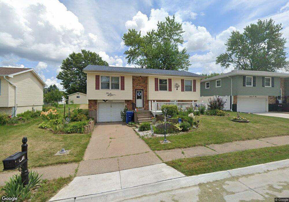 1609 N Stark St, Davenport, IA 52804 - photo 1