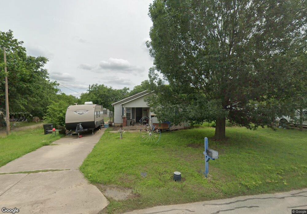 606 Ramsey Ave, Cleburne, TX 76031 - photo 1