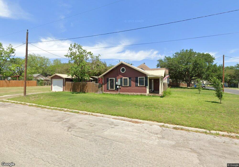 201 E Fannin St, Beeville, TX 78102 - photo 1