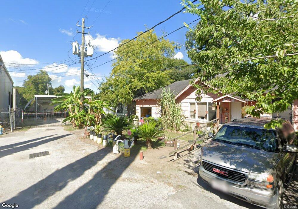 212 Danna Ln, Houston, TX 77009 - photo 1