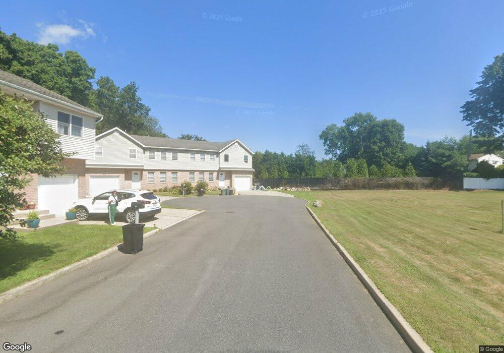 16 Caruso Ct, Glen Cove, NY 11542 - photo 1