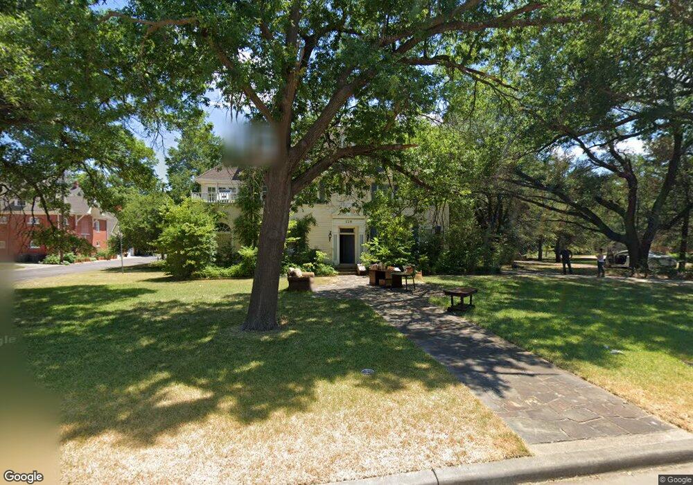 228 E Church St, Gainesville, TX 76240 - photo 1