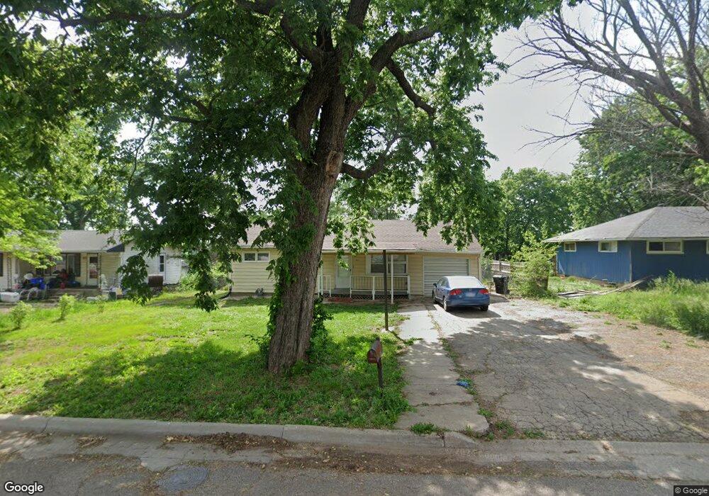 2811 SE Monroe St, Topeka, KS 66605 - photo 1