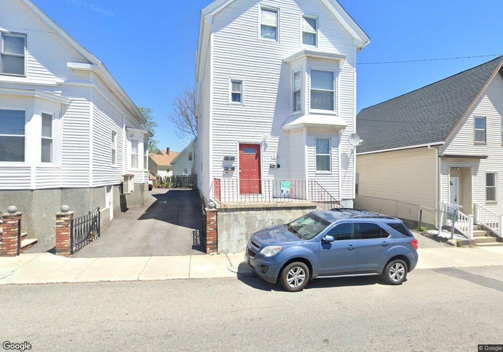 32 Wamesit St unit 2, Lowell, MA 01852 - photo 1