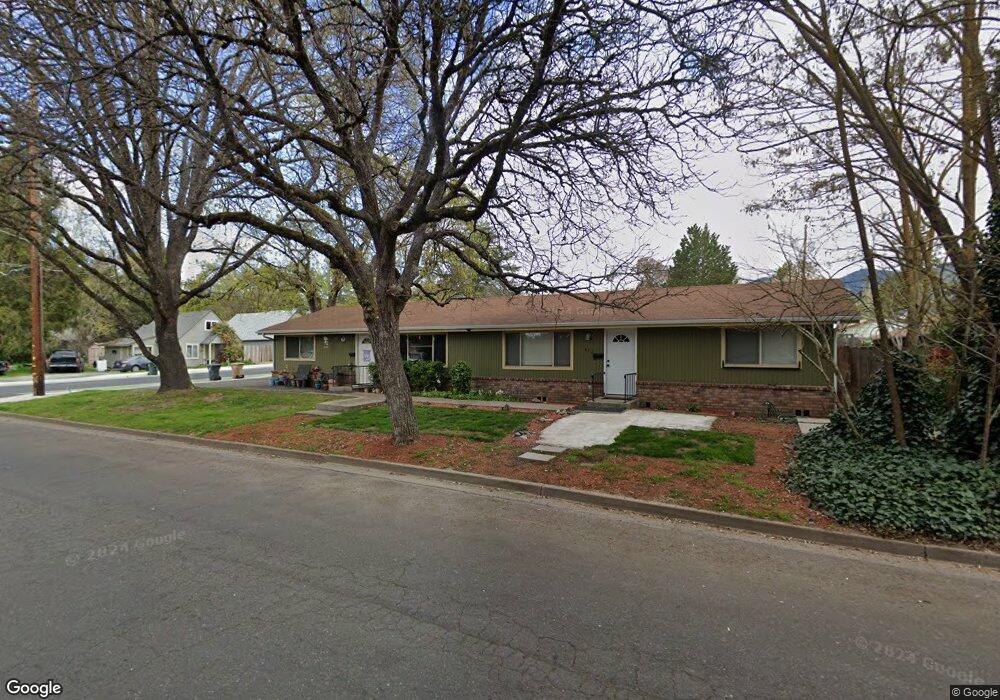 812 NW D St, Grants Pass, OR 97526 - photo 1