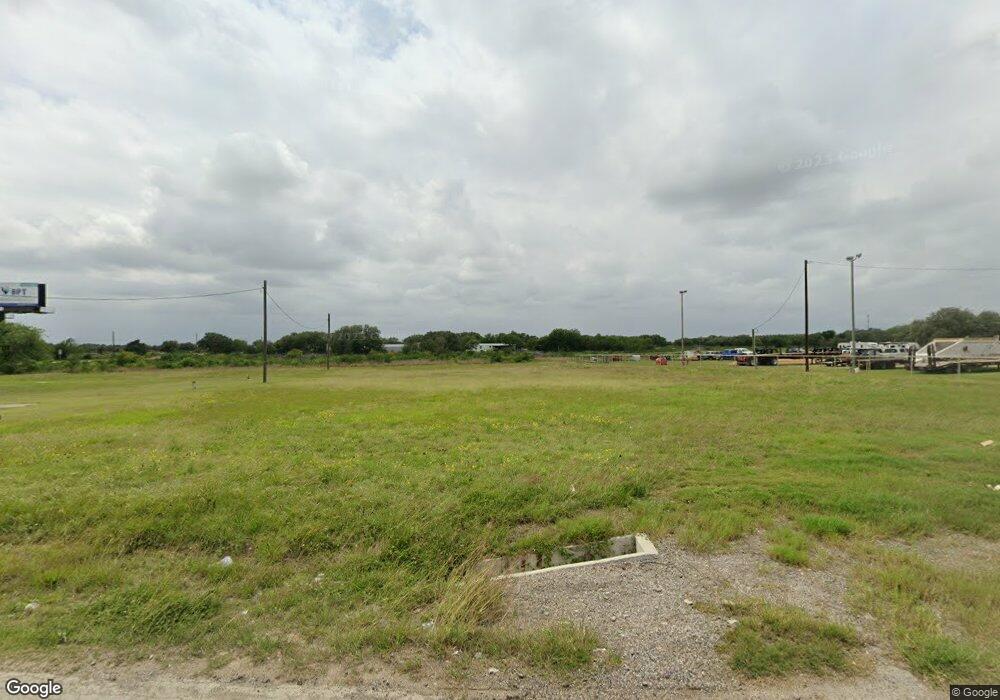 2413 N Airport Rd, Beeville, TX 78102 - photo 1