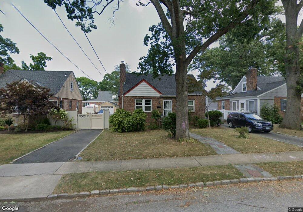 101 E Euclid St, Valley Stream, NY 11580 - photo 1