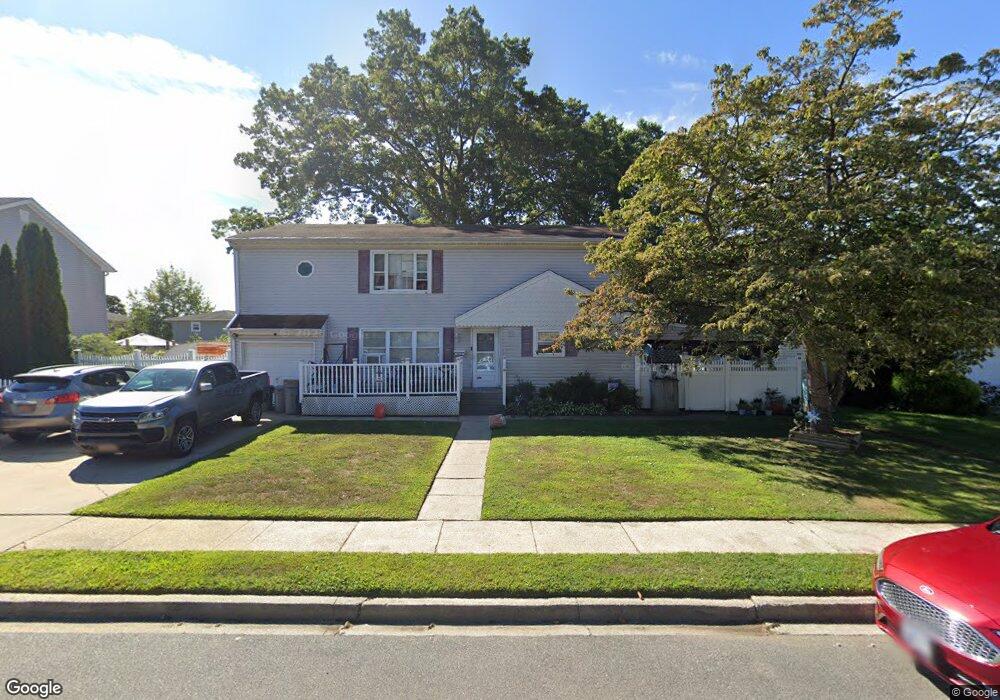 422 15th St, West Babylon, NY 11704 - photo 1