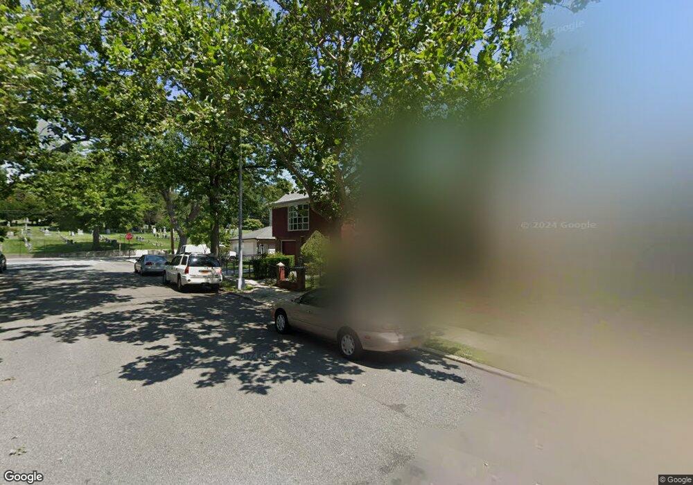 16618 Pidgeon Meadow Rd, Flushing, NY 11358 - photo 1