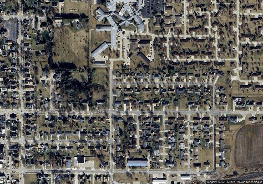 407 Clover Ln, Archbold, OH 43502 - photo 1