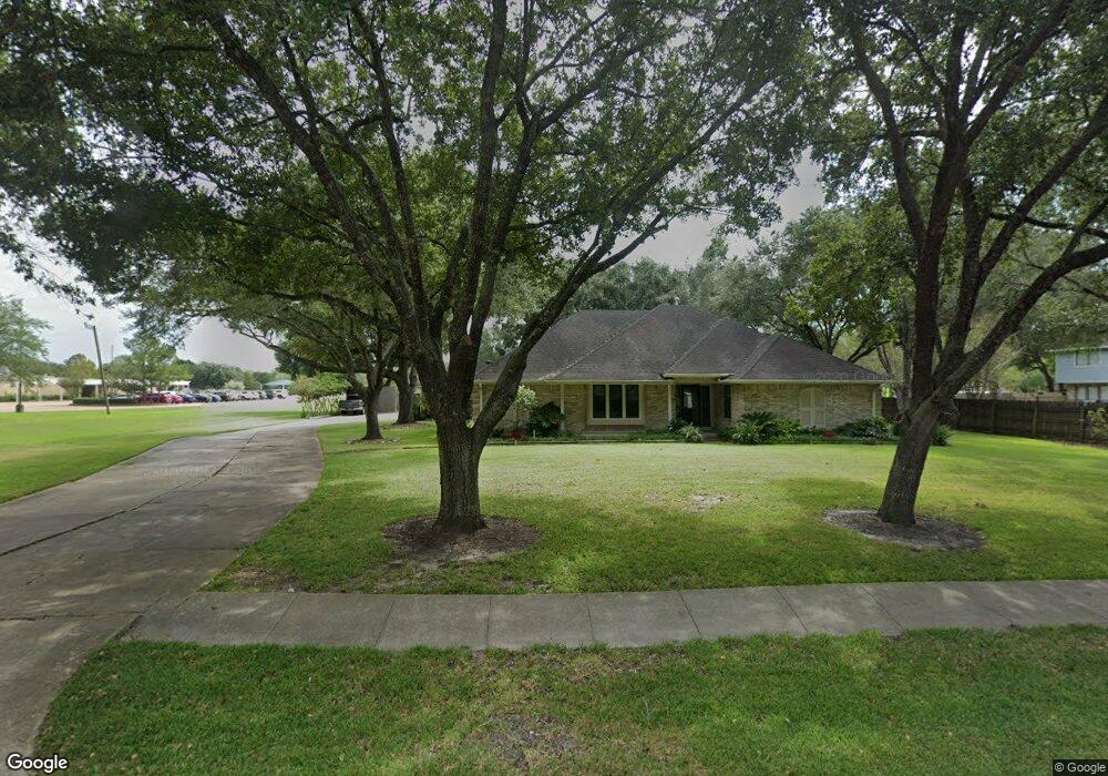 611 Briarmeadow Ave, Friendswood, TX 77546 - photo 1