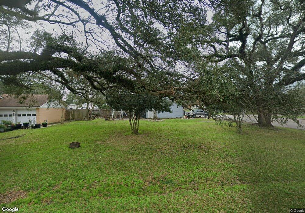 302 E Park St, Alvin, TX 77511 - photo 1