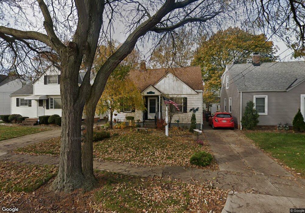 1586 Douglas Rd, Wickliffe, OH 44092 - photo 1