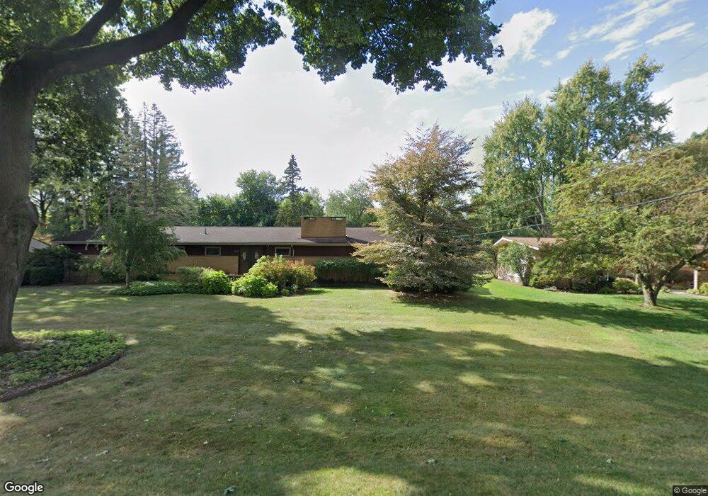 5690 Crabtree Rd, Bloomfield Hills, MI 48301 - photo 1