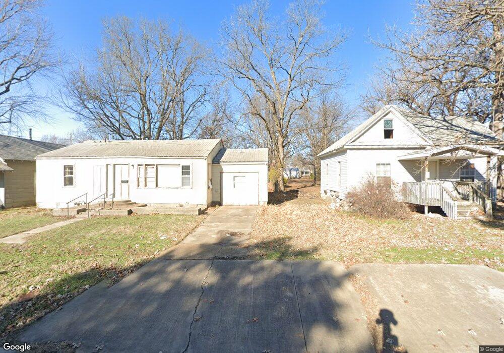 2019 Appleton Ave, Parsons, KS 67357 - photo 1