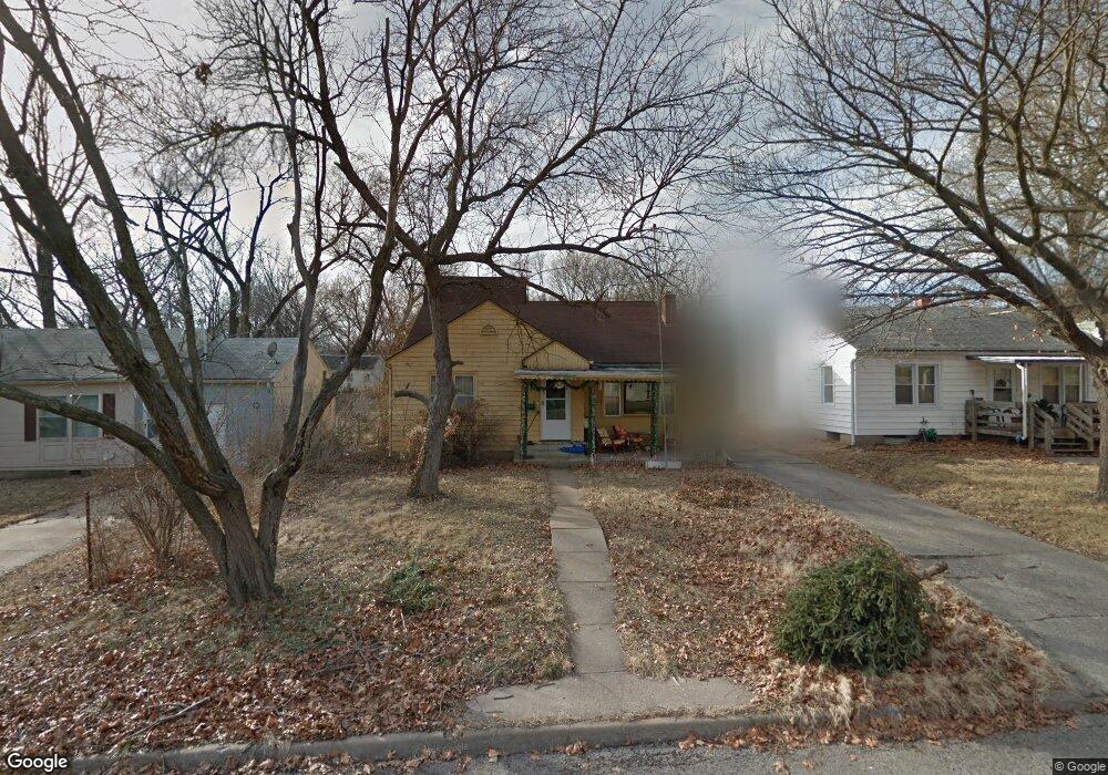 825 SW Saline St, Topeka, KS 66606 - photo 1