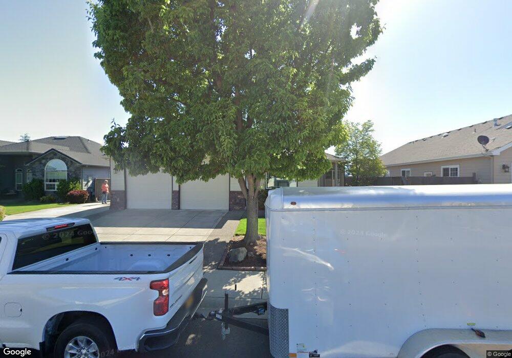 961 N Mountain Ave, Central Point, OR 97502 - photo 1